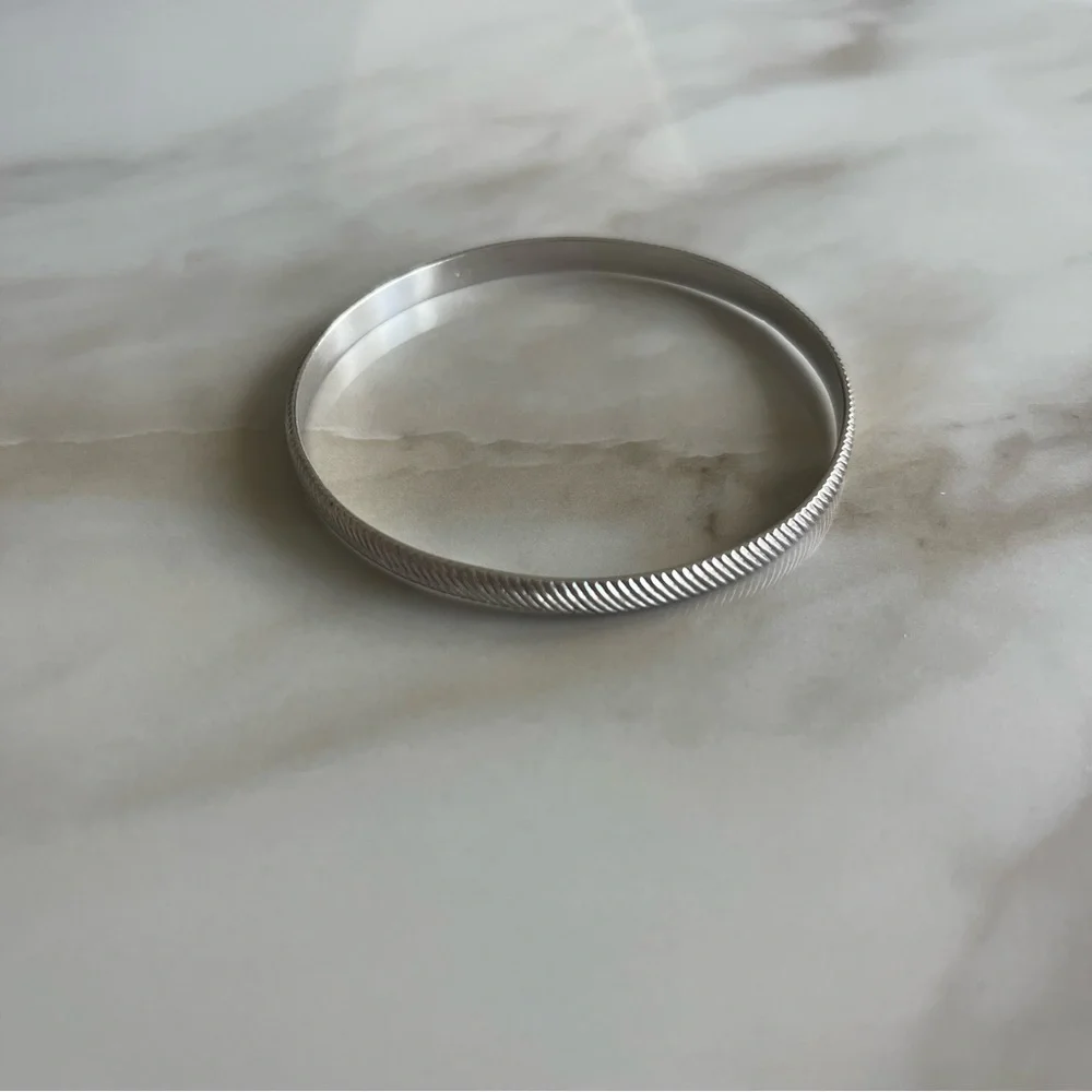 Vintage Sterling Wells Silver Basic Bangle Bracelet - Picture 1 of 5